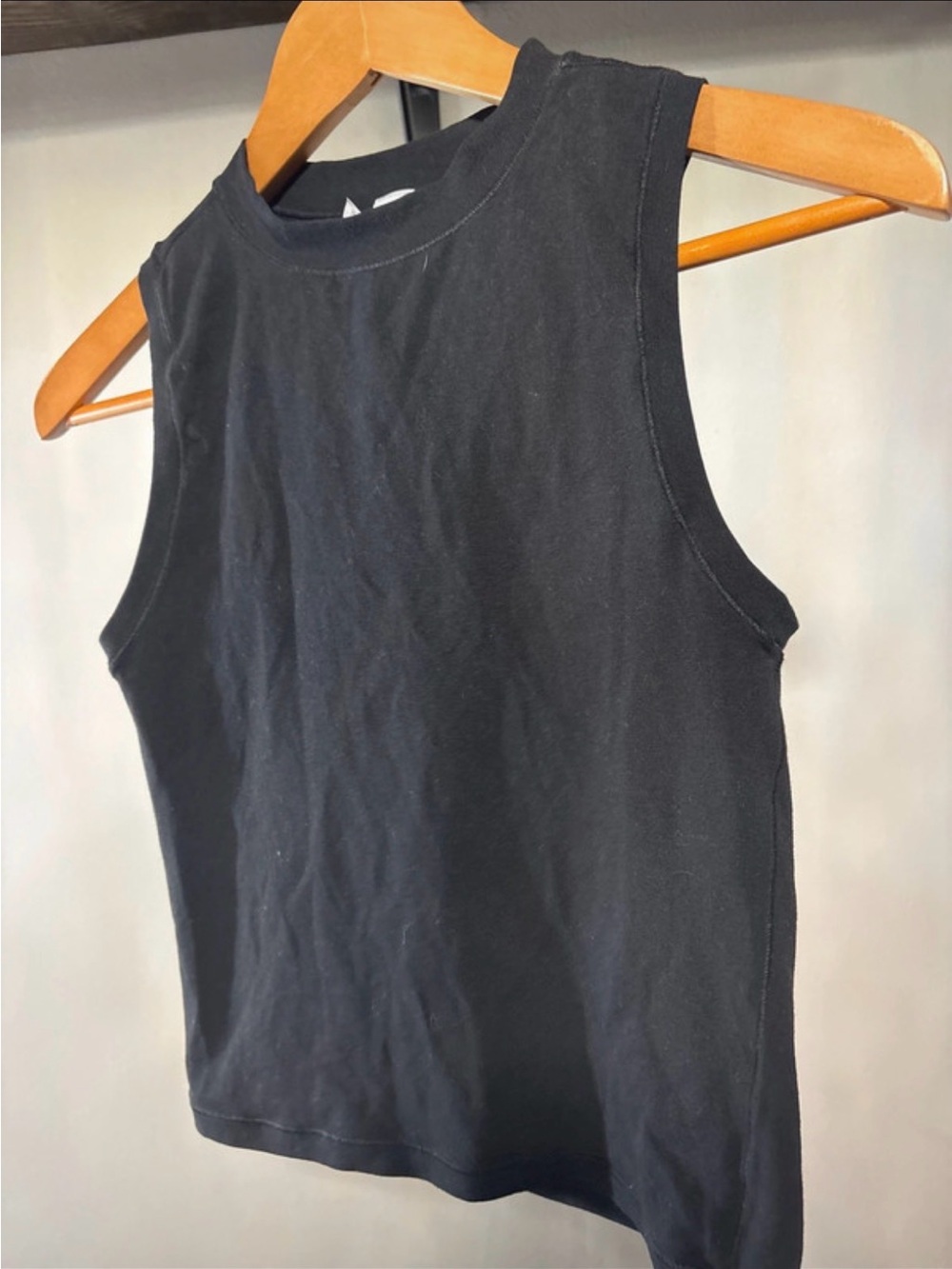 Women’s lot of 2 - Black & cream Sleeveless Crewneck Tank Tops